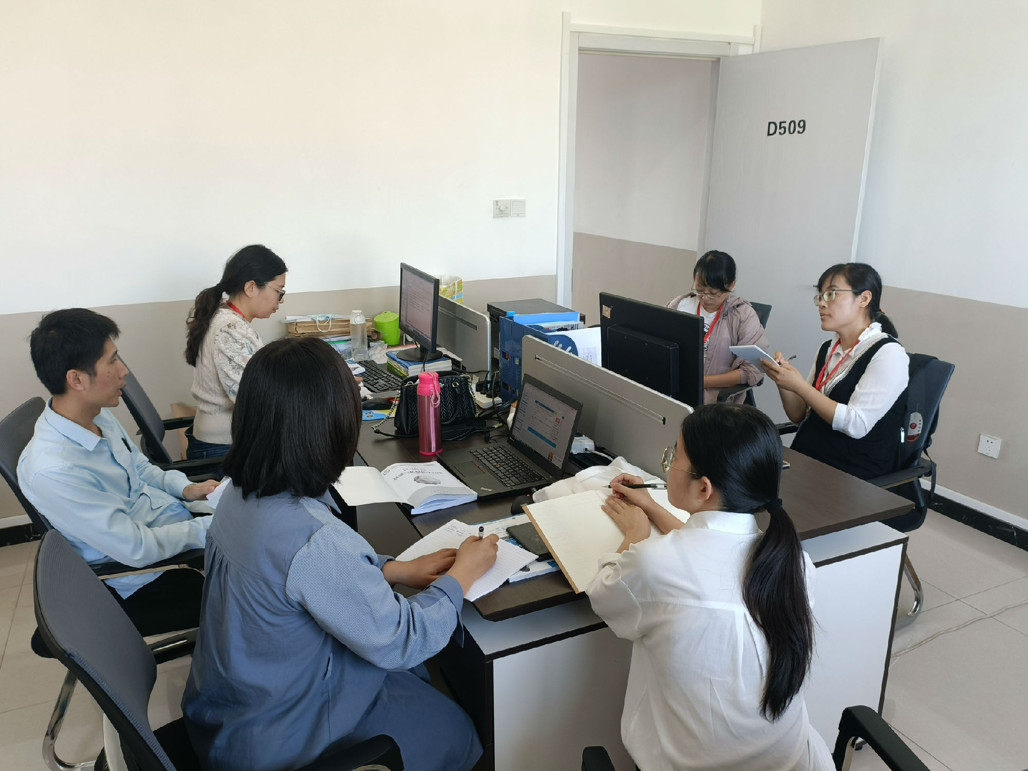 教研室活动1.jpg