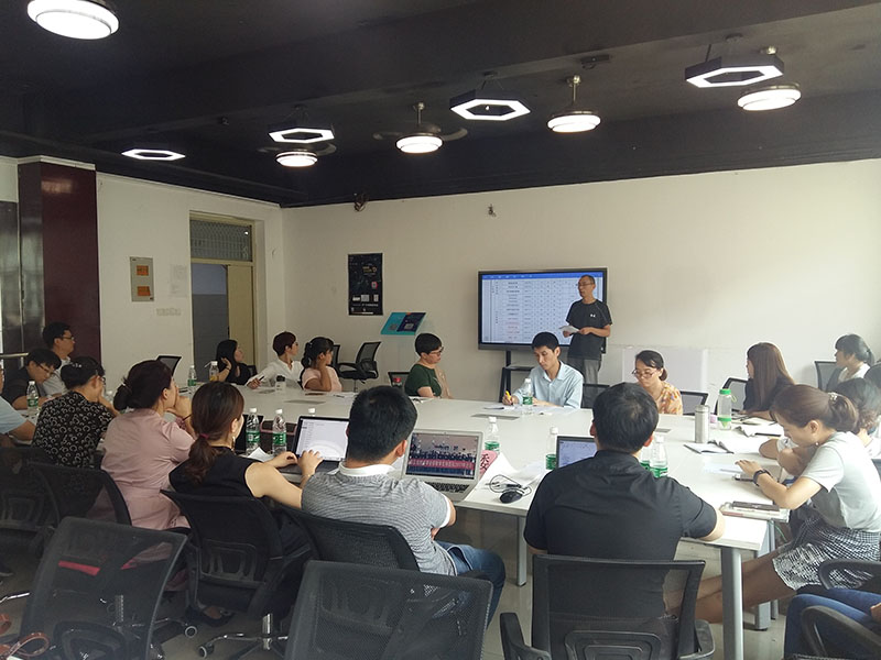 新闻2018-8-28信息学院开展人才培养方案论证会大2.jpg