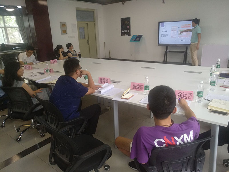 新闻2018-8-28信息学院开展人才培养方案论证会大4.jpg